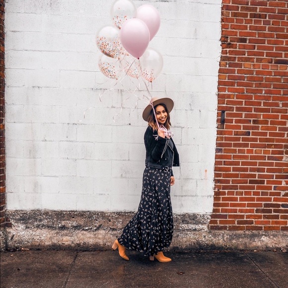 Meet your Posher, Elle - Picture 2 of 5